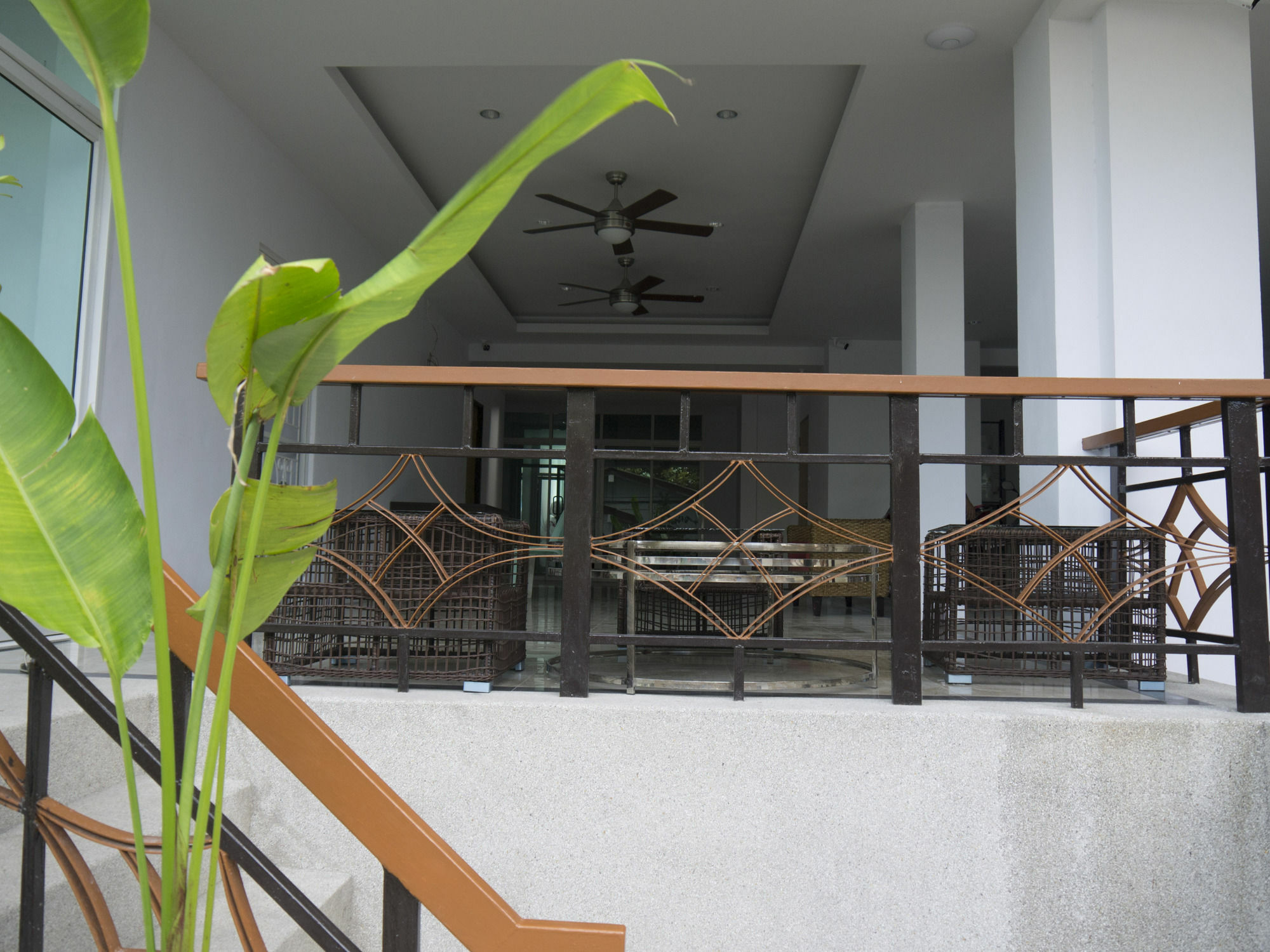 Darisa Apartment Service Patong Екстериор снимка