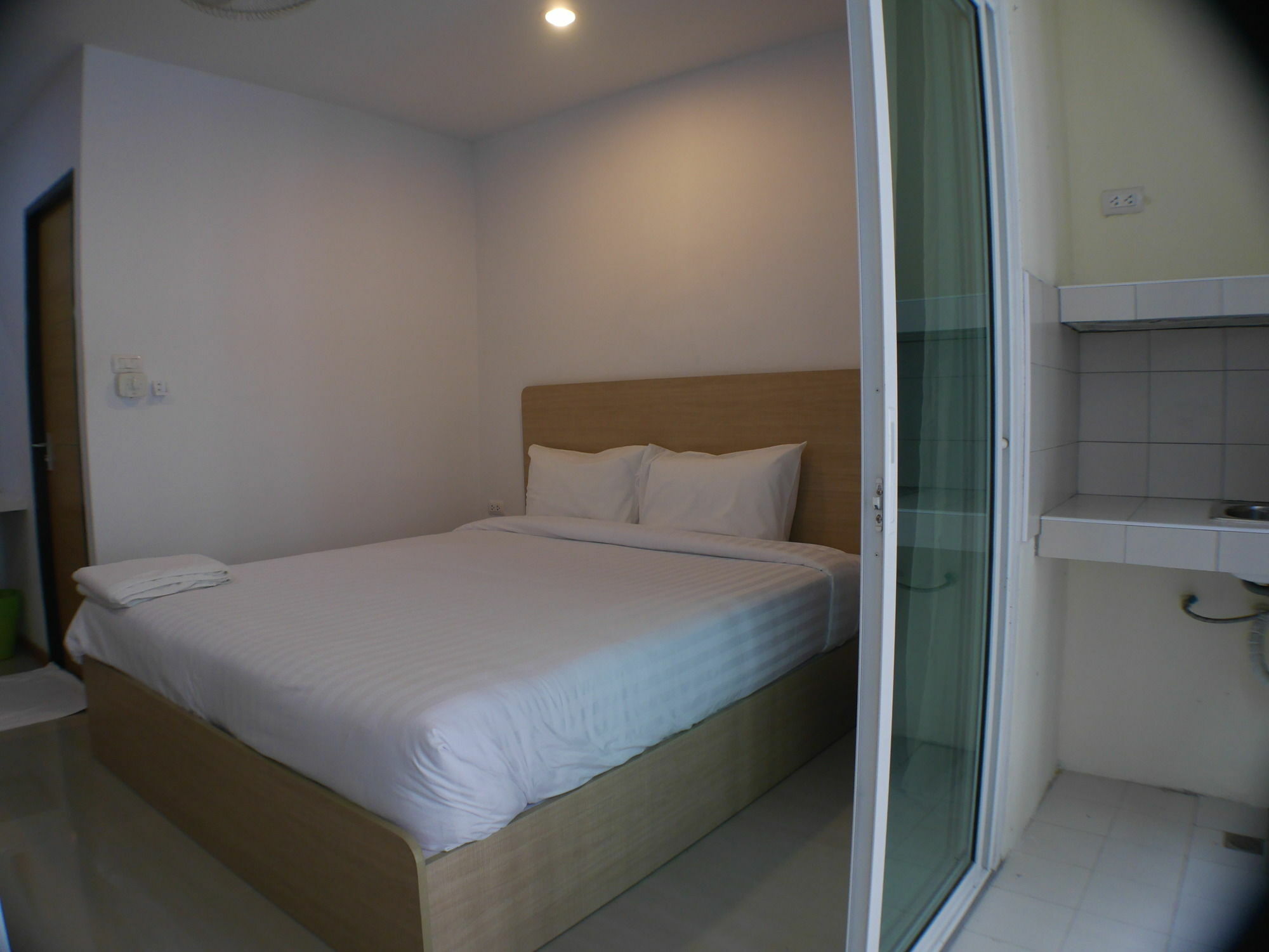 Darisa Apartment Service Patong Екстериор снимка